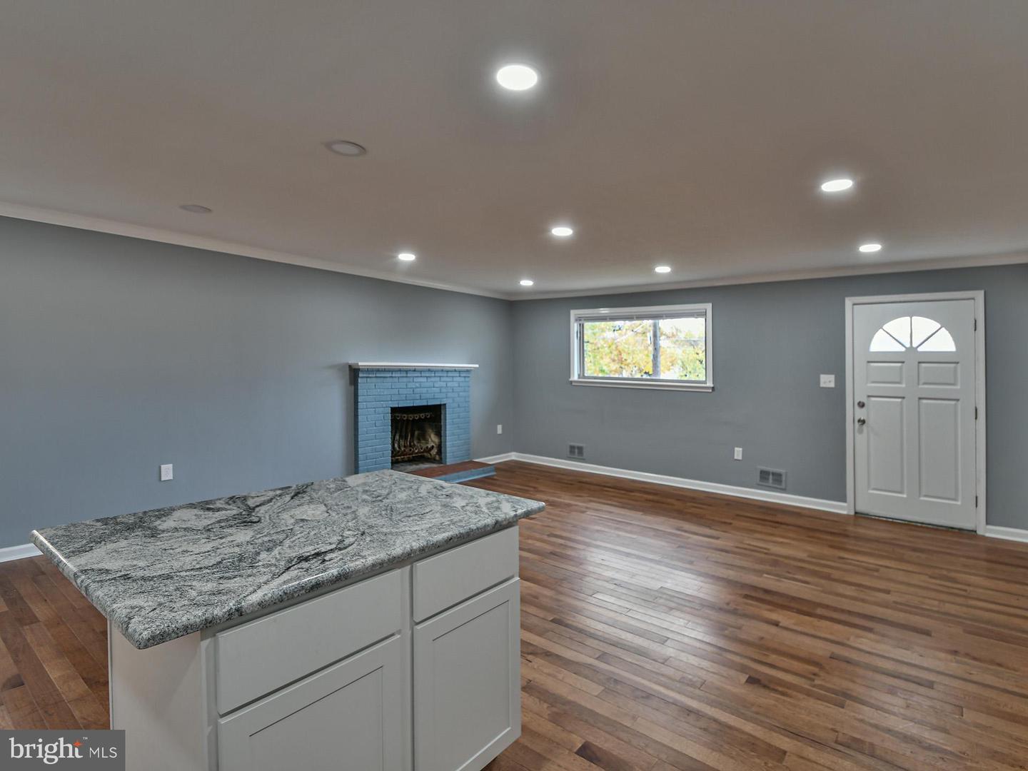 5812 Suitland Rd #(main Level) Property Photo 4