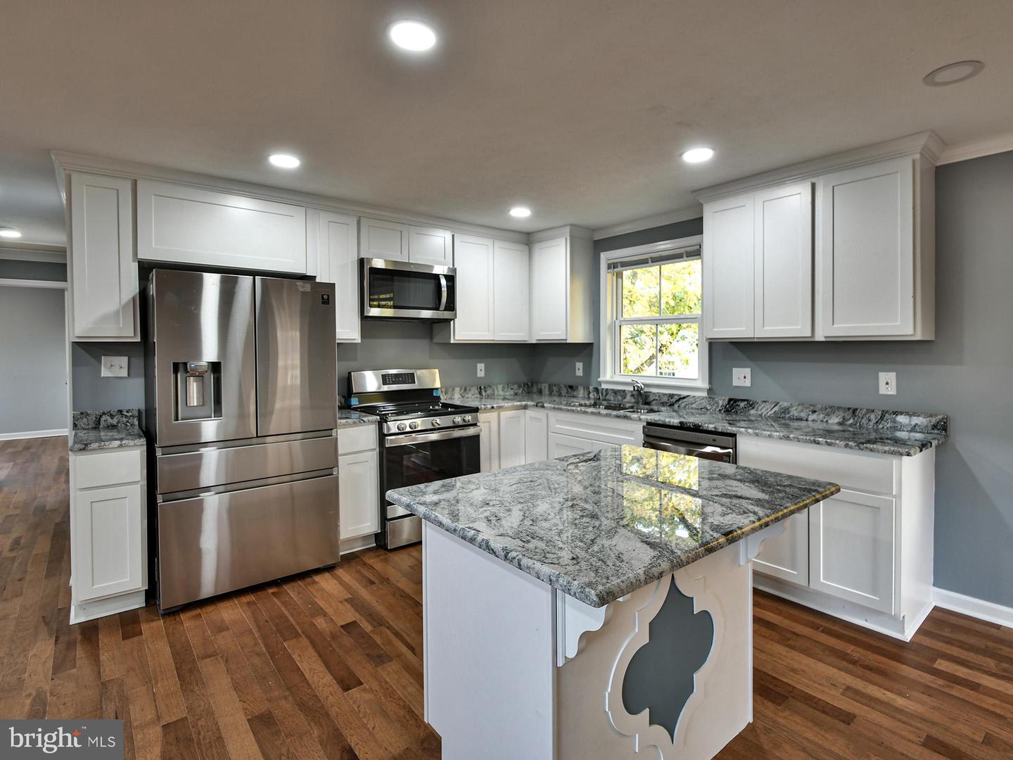 5812 Suitland Rd #(main Level) Property Photo 5