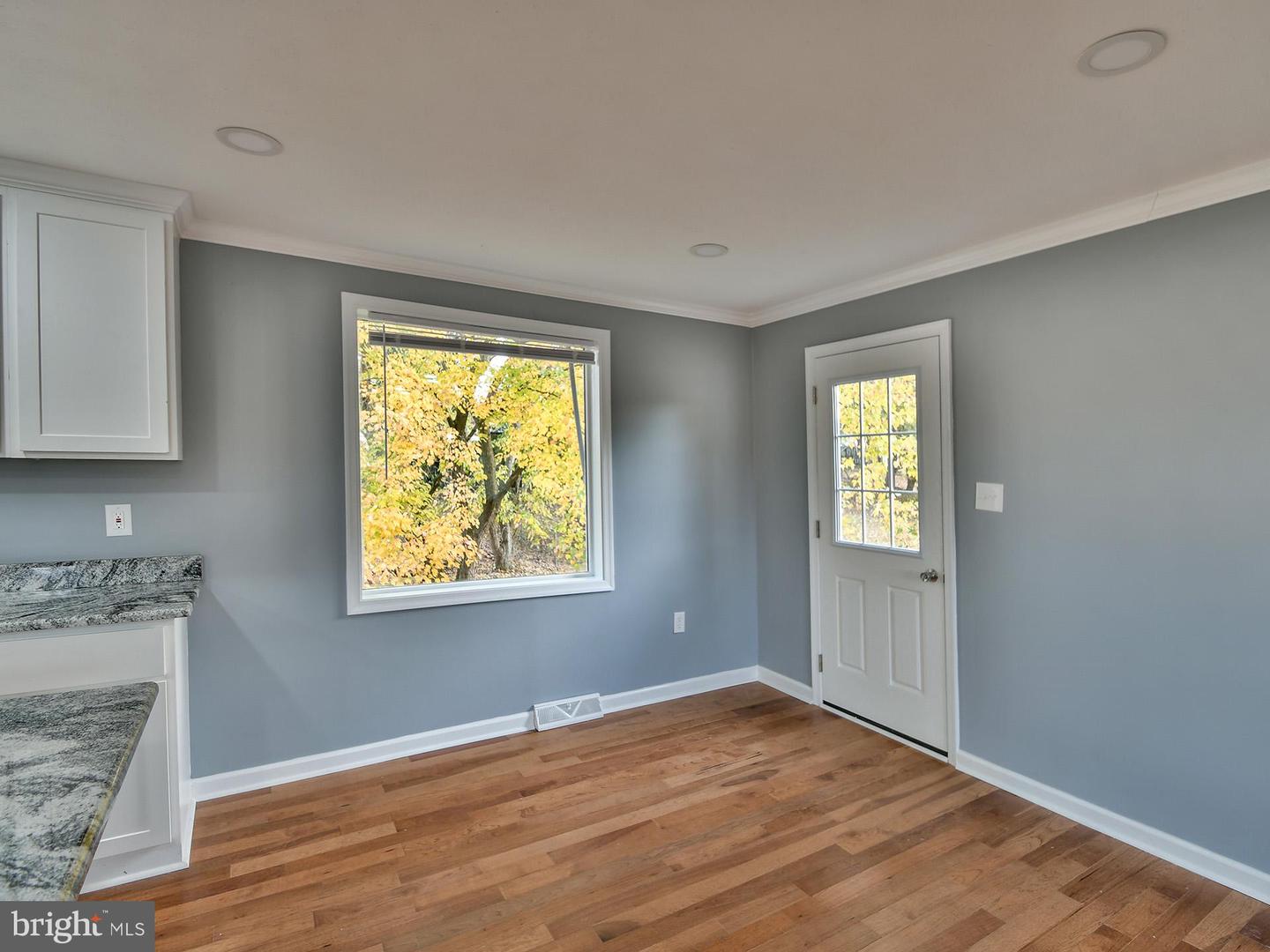 5812 Suitland Rd #(main Level) Property Photo 9