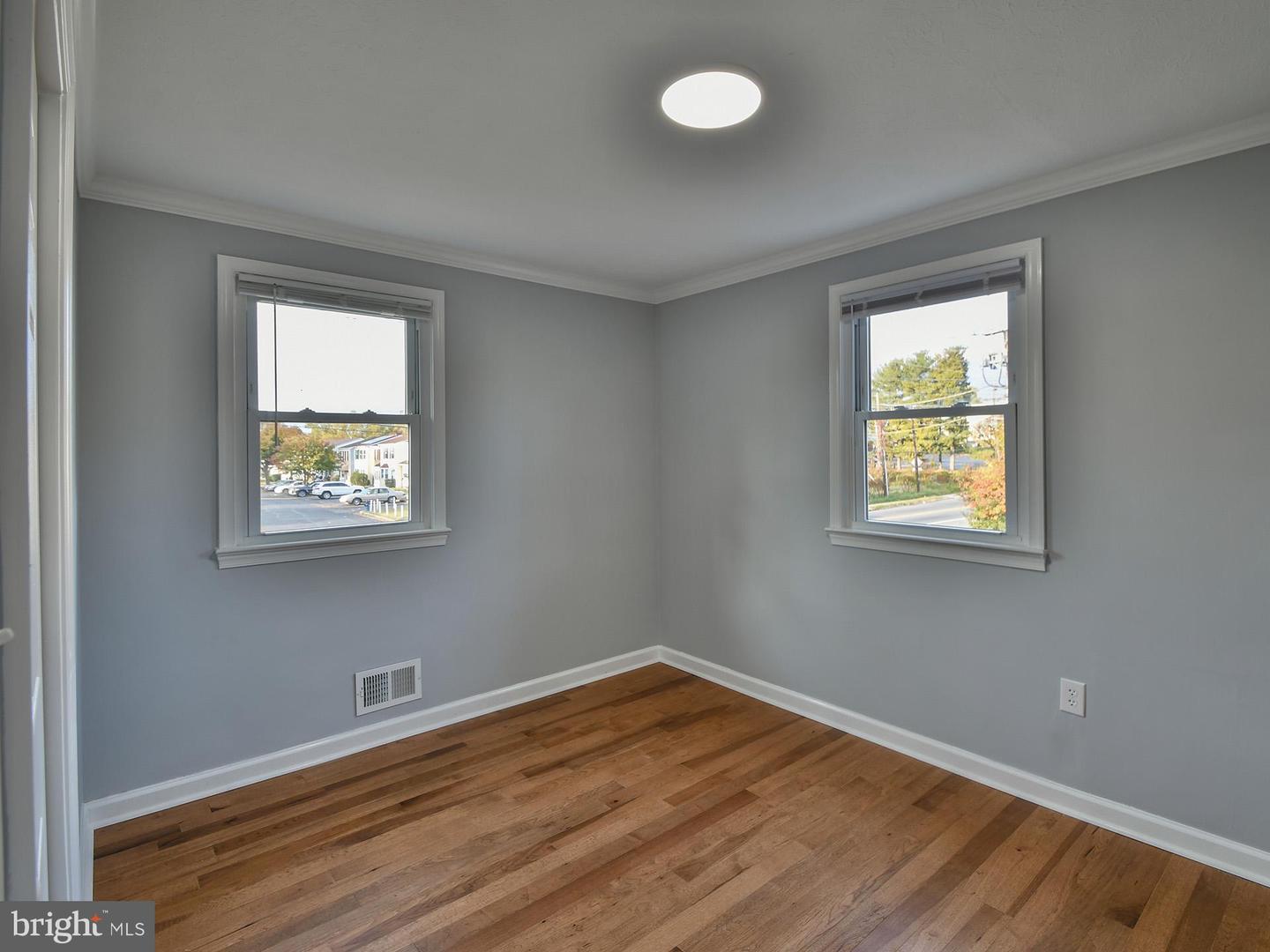 5812 Suitland Rd #(main Level) Property Photo 16