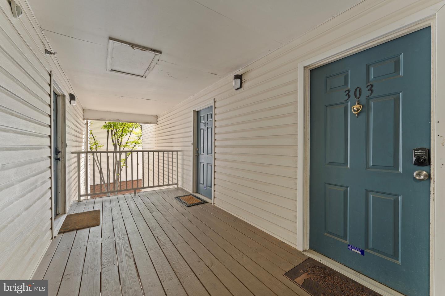 8951 Town Center Cir #3-303 Property Photo 4