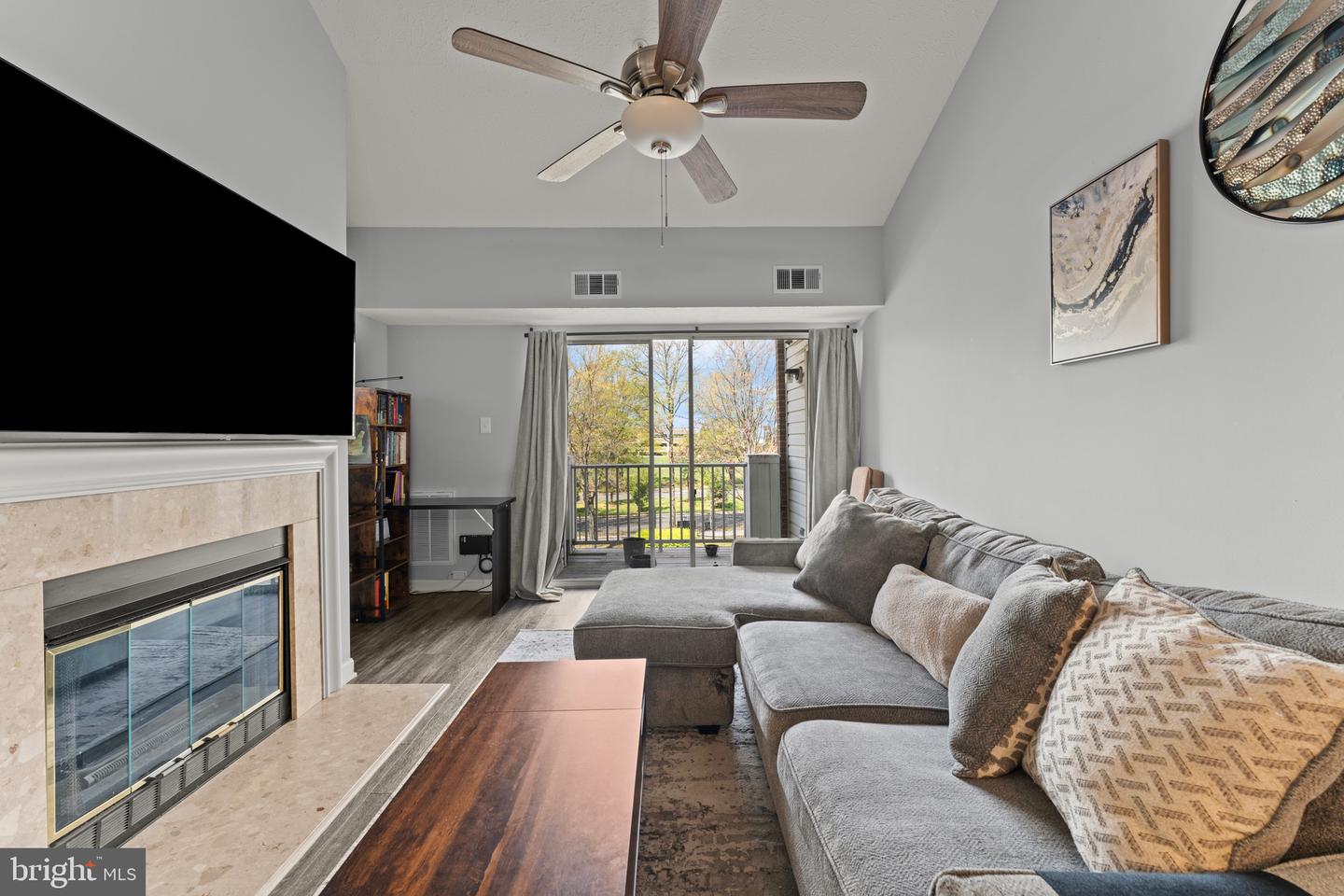 8951 Town Center Cir #3-303 Property Photo 13