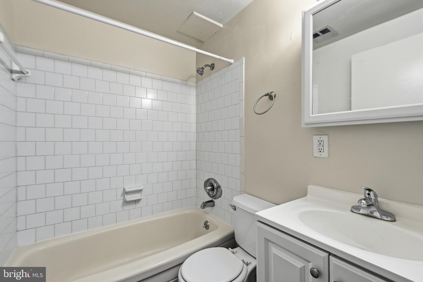 1924 Dutch Village Dr #t-228 Property Photo 24