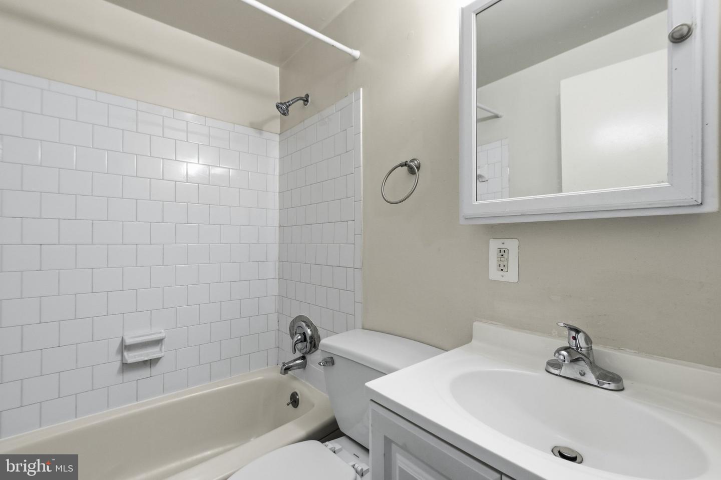 1924 Dutch Village Dr #t-228 Property Photo 32
