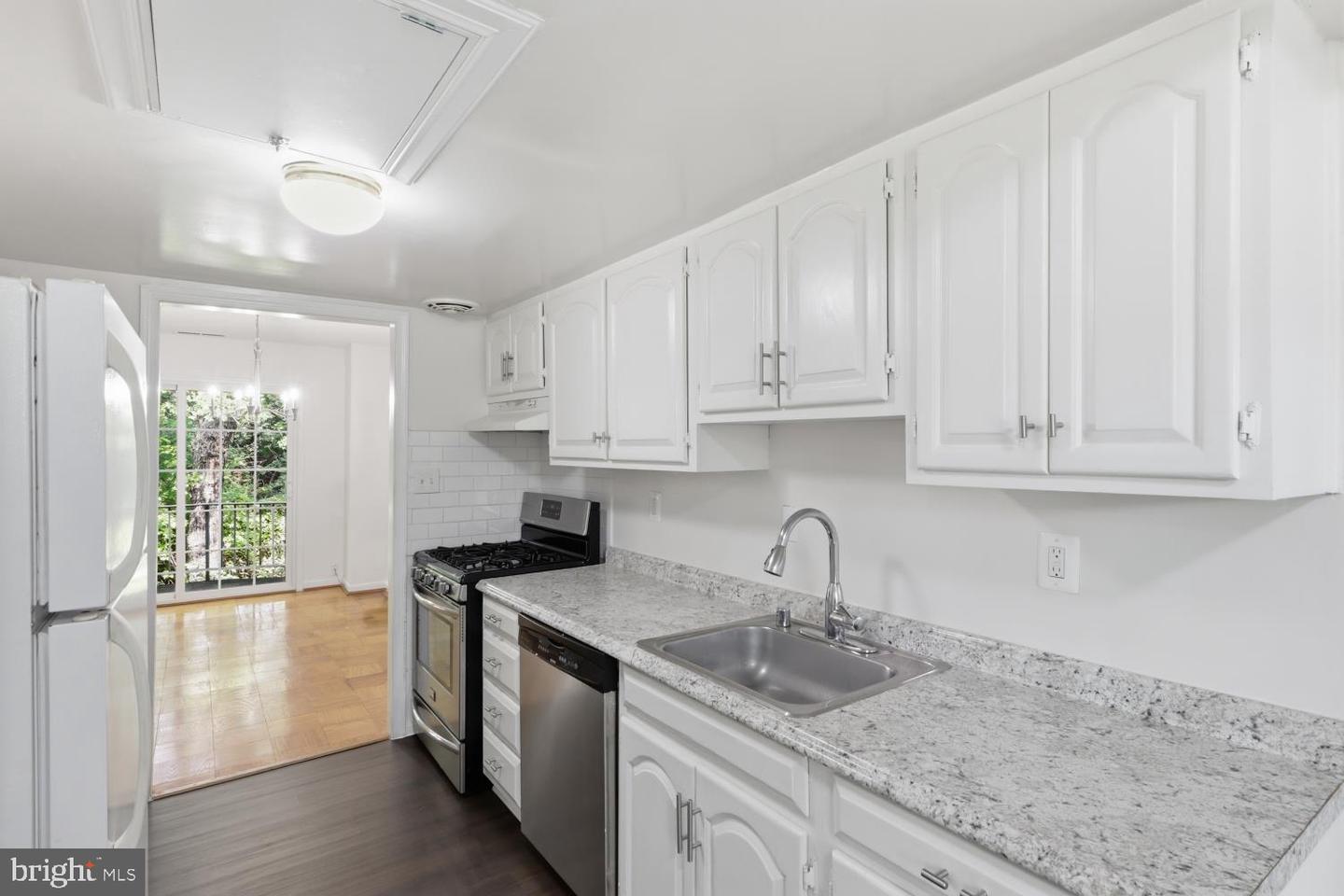 5920 Westchester Park Dr Property Photo 16