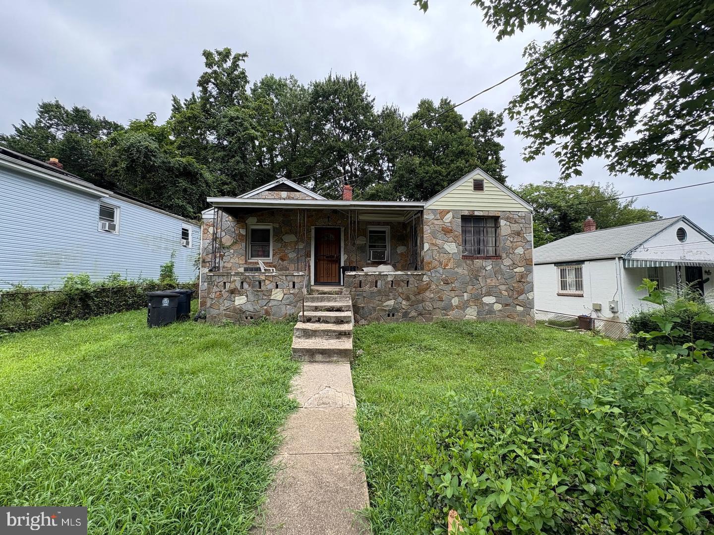 1314 Farmingdale Ave Property Photo 1