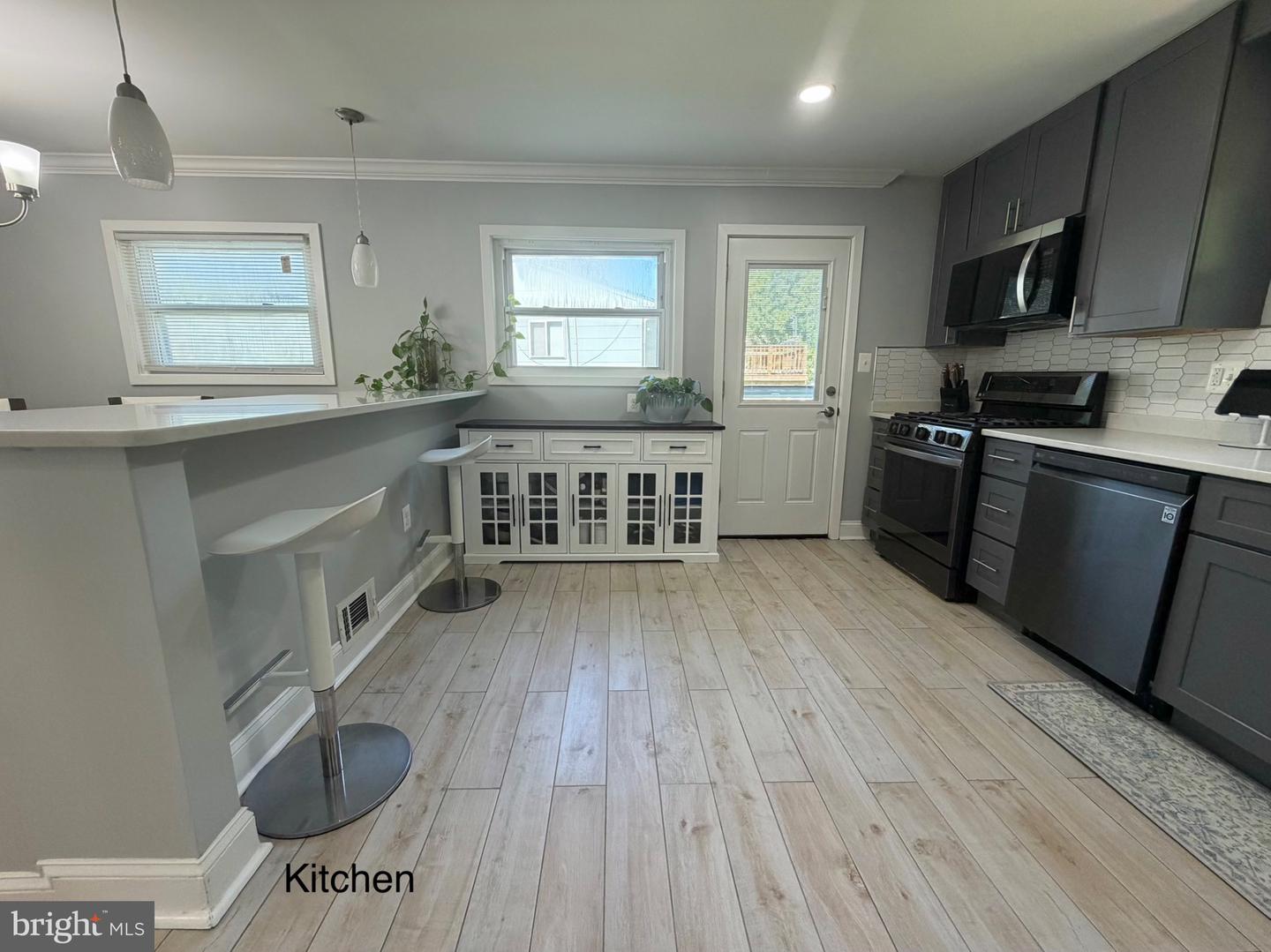 9210 Alcona St Property Photo 6