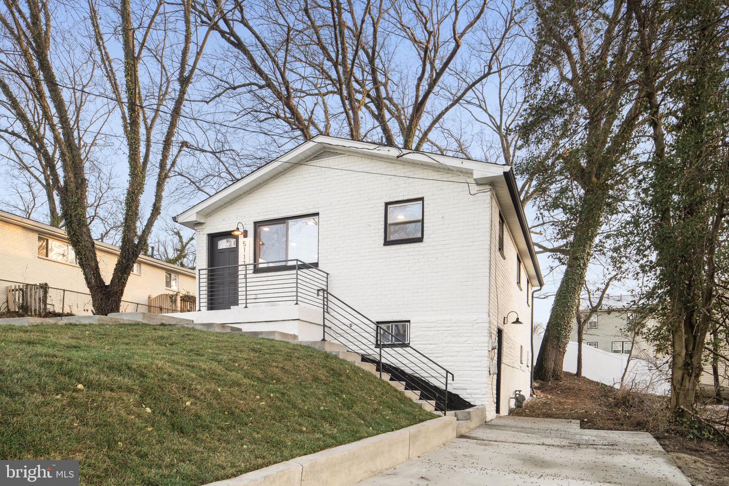 5117 Emo St Property Photo 1