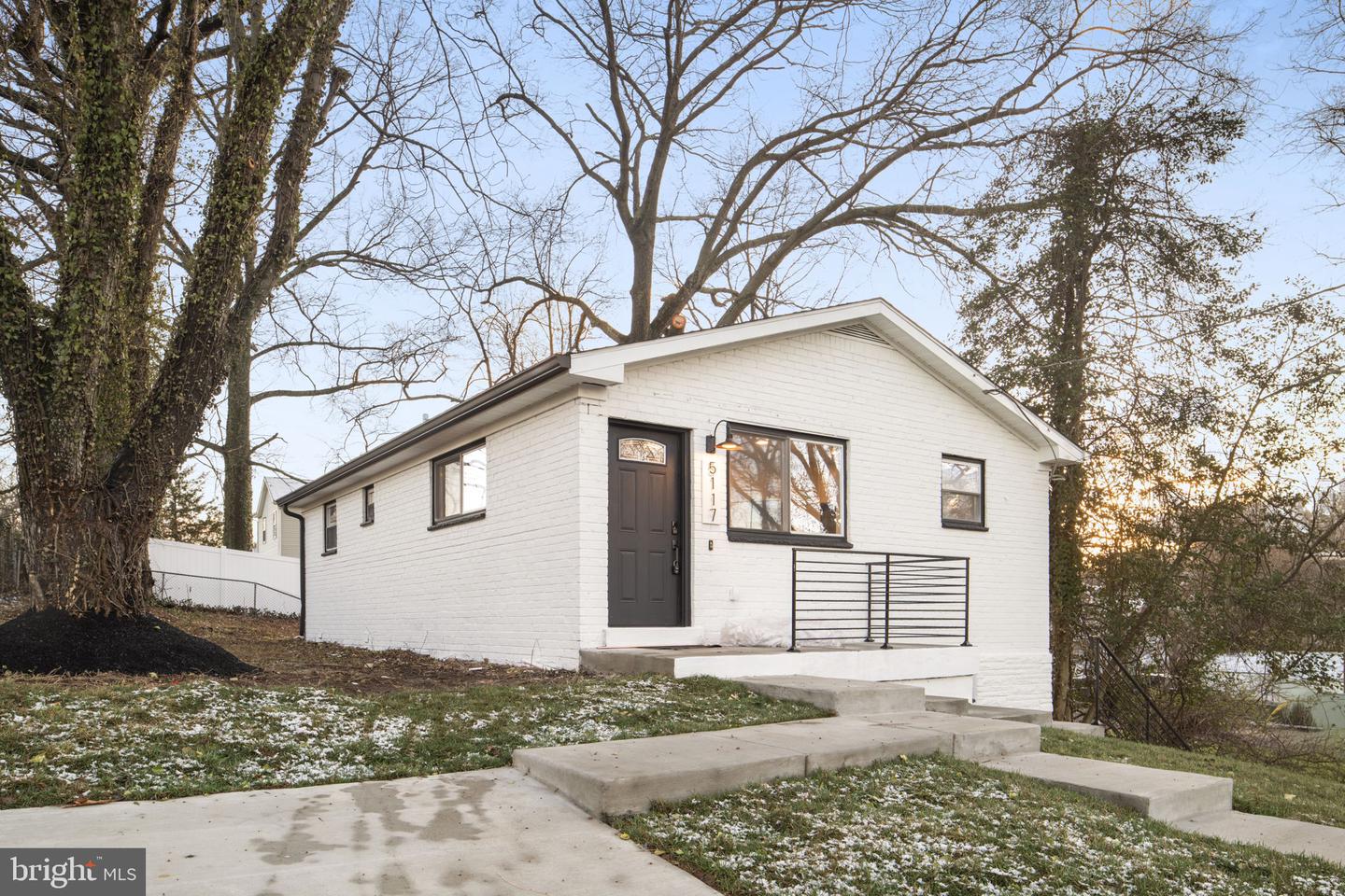 5117 Emo St Property Photo 3