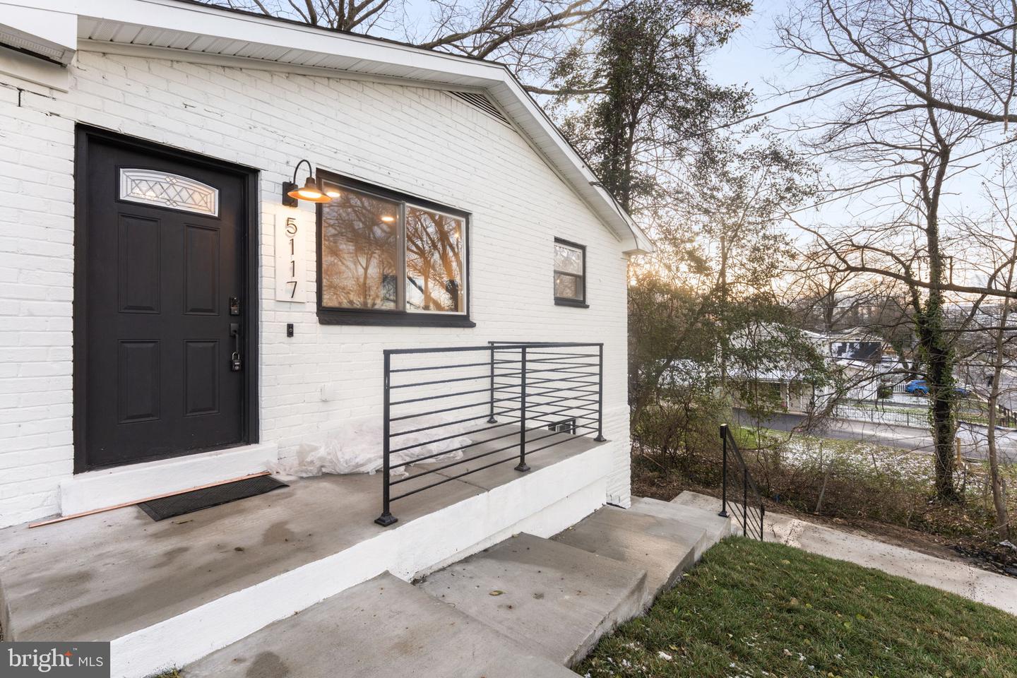 5117 Emo St Property Photo 5