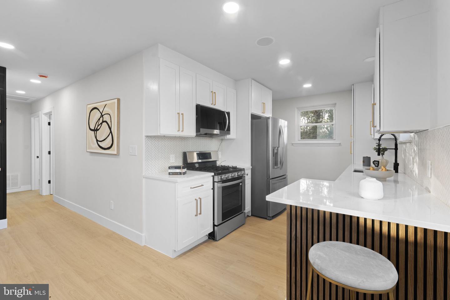 5117 Emo St Property Photo 11