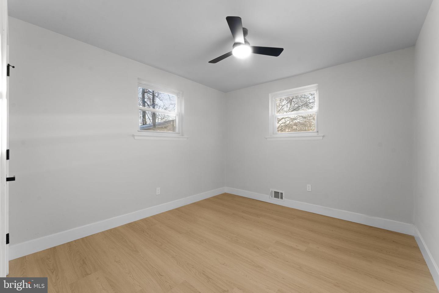 5117 Emo St Property Photo 20