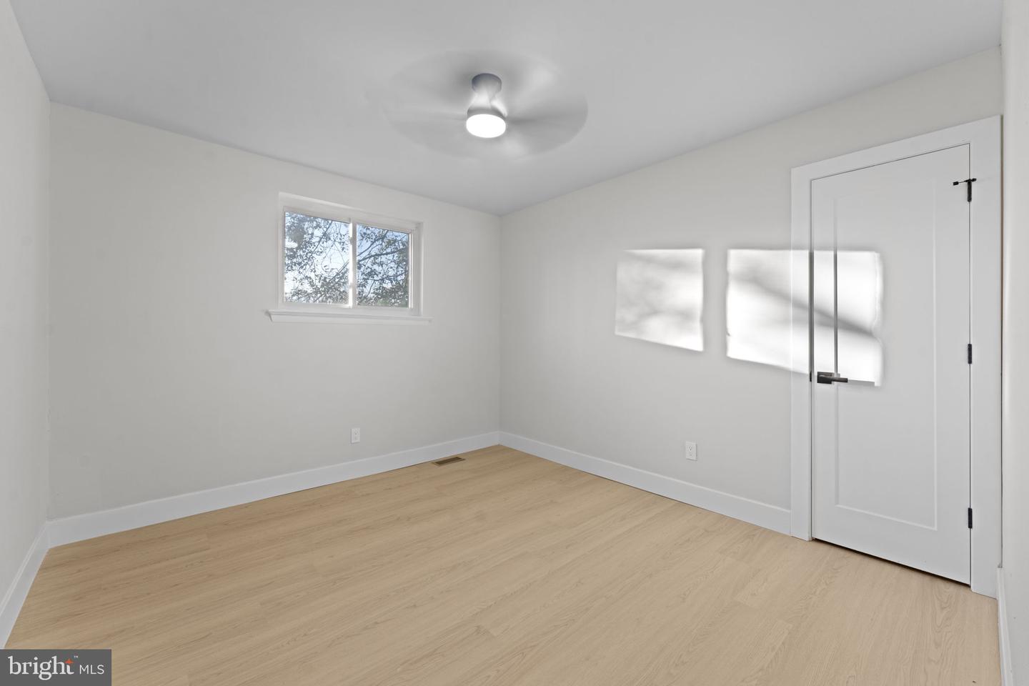 5117 Emo St Property Photo 22