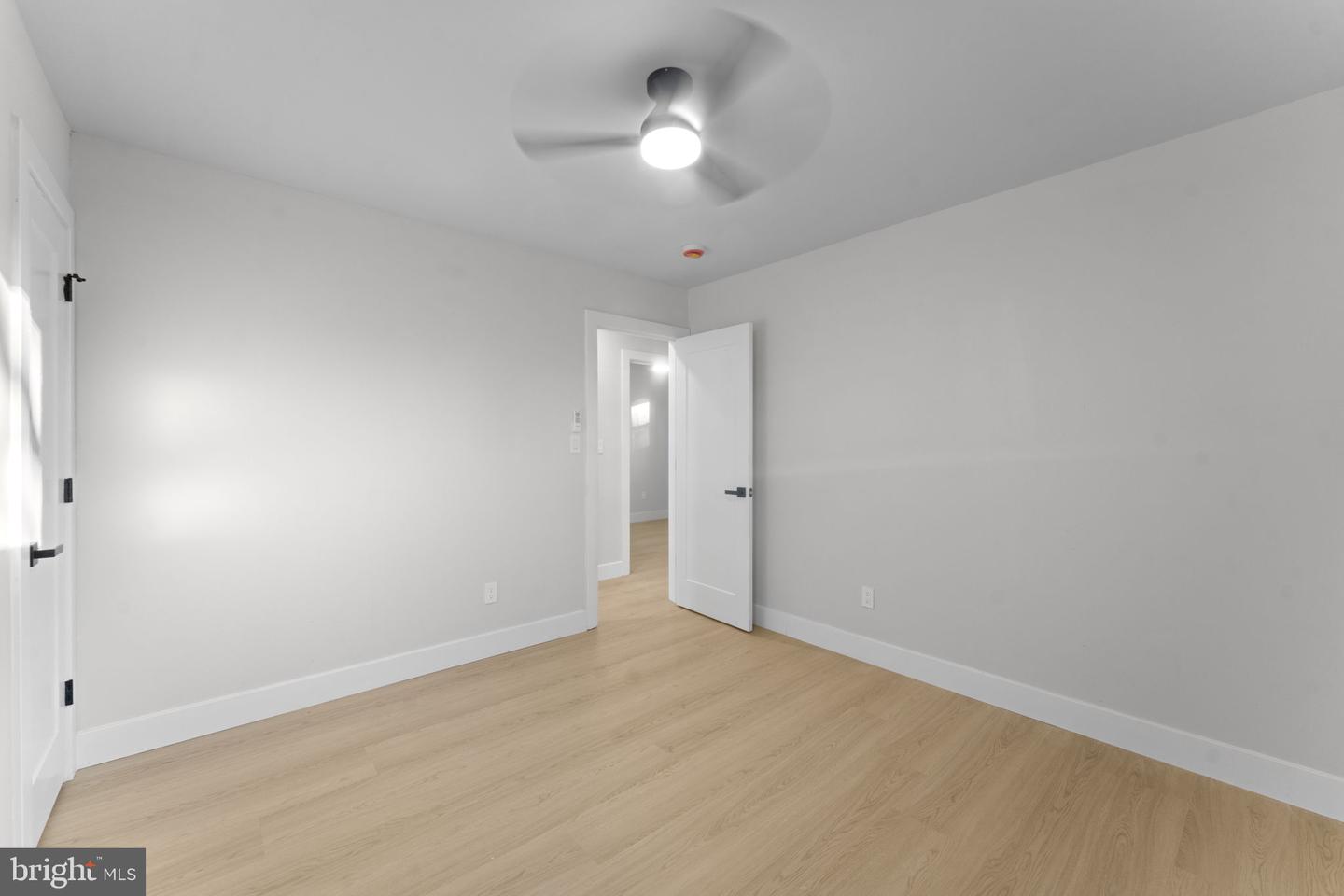 5117 Emo St Property Photo 24