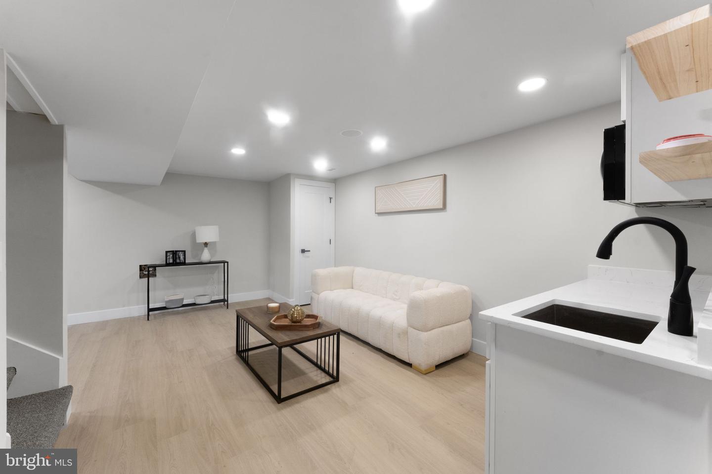 5117 Emo St Property Photo 27