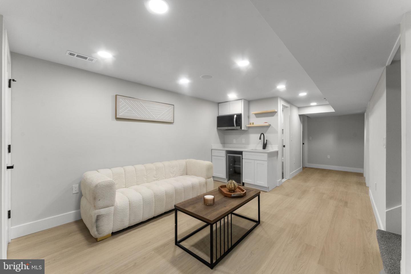 5117 Emo St Property Photo 28