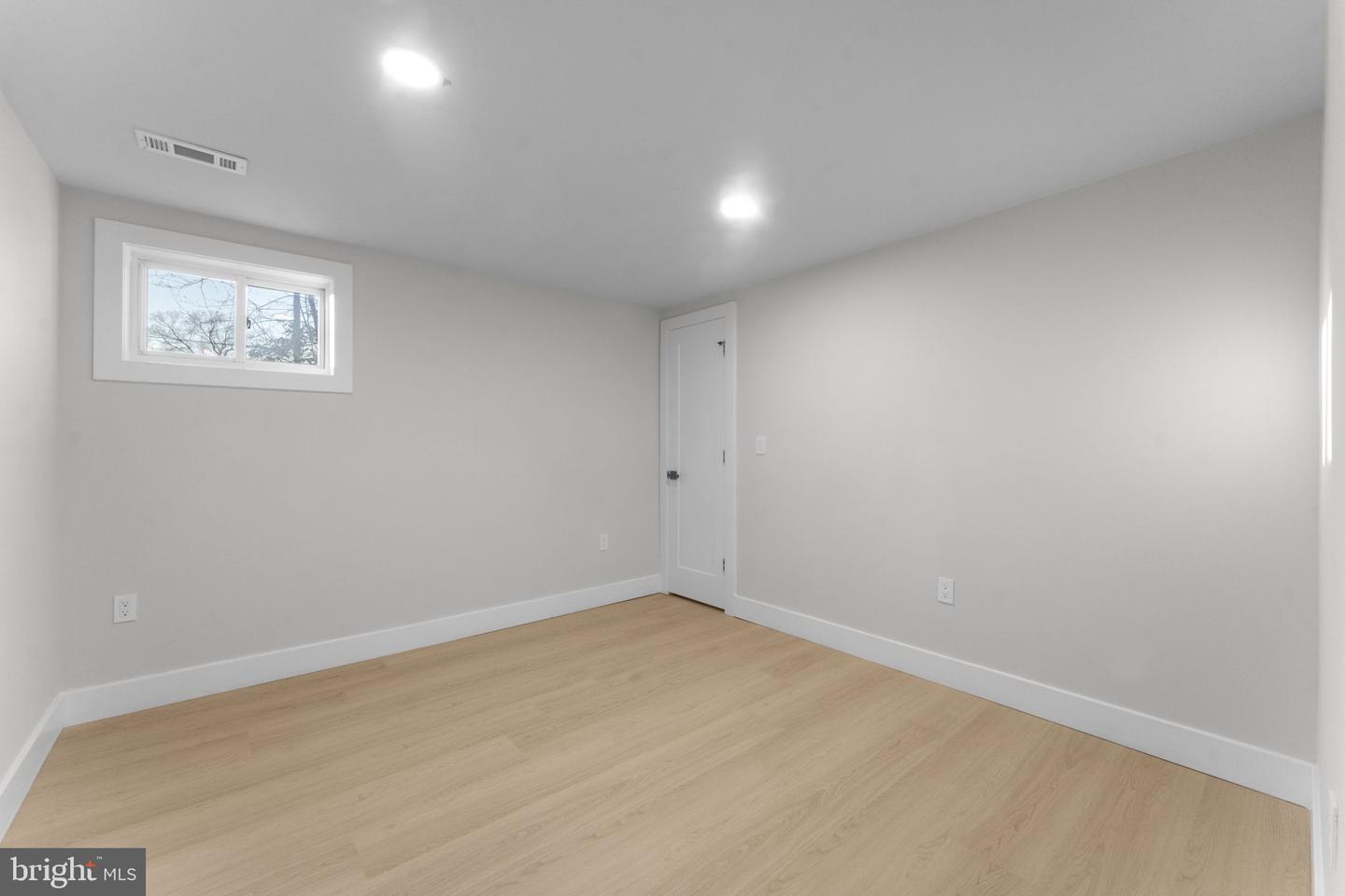 5117 Emo St Property Photo 35