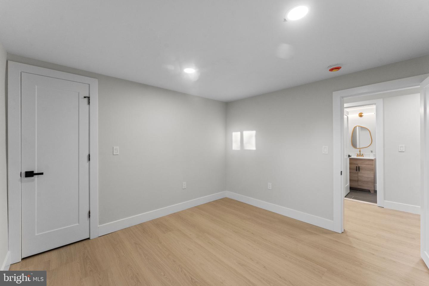 5117 Emo St Property Photo 36