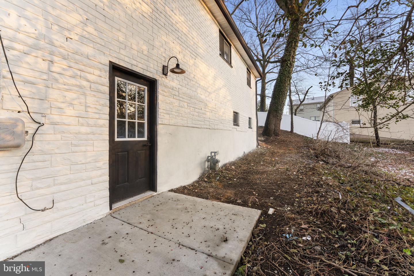 5117 Emo St Property Photo 40