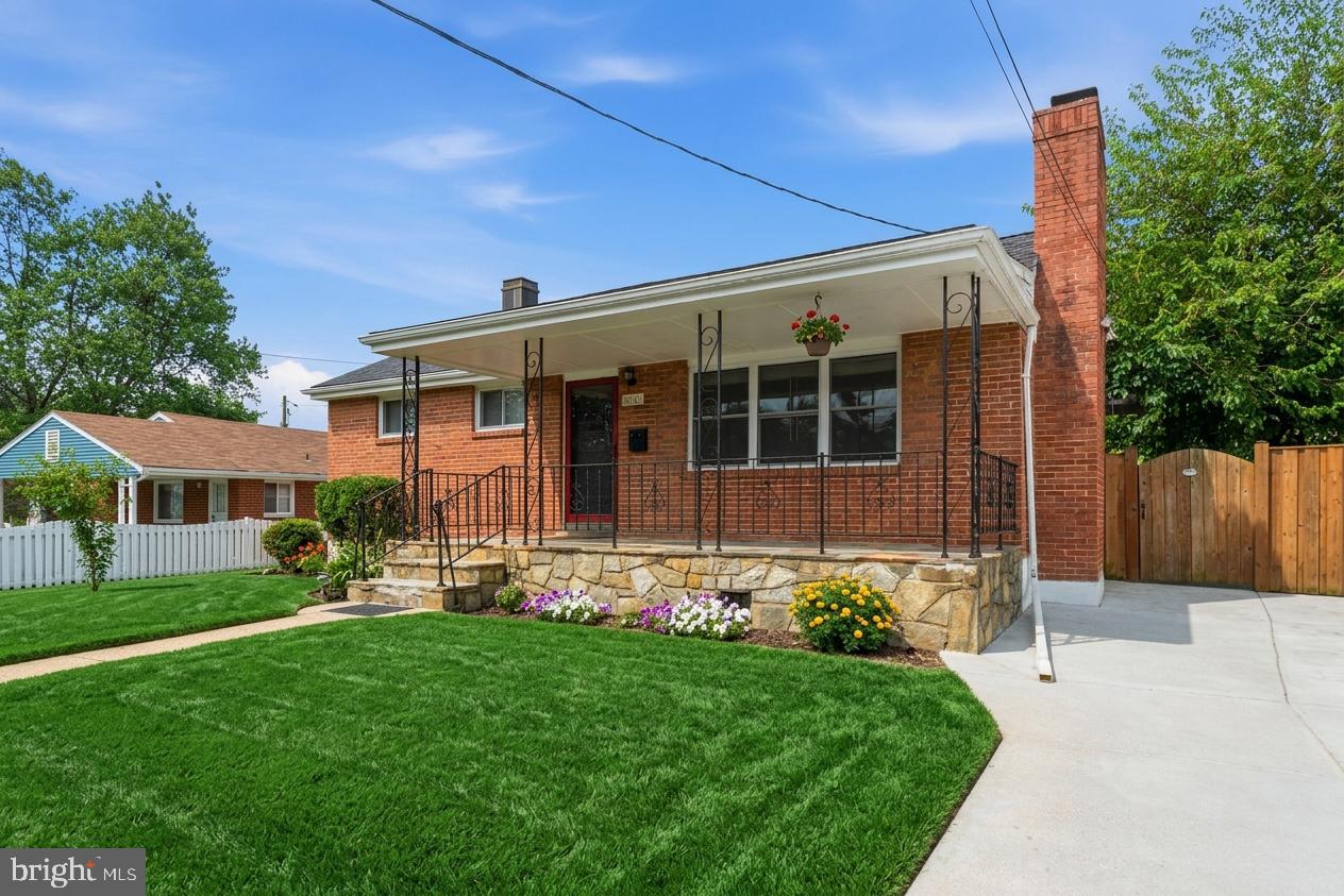 6611 Newport Rd Property Photo 1