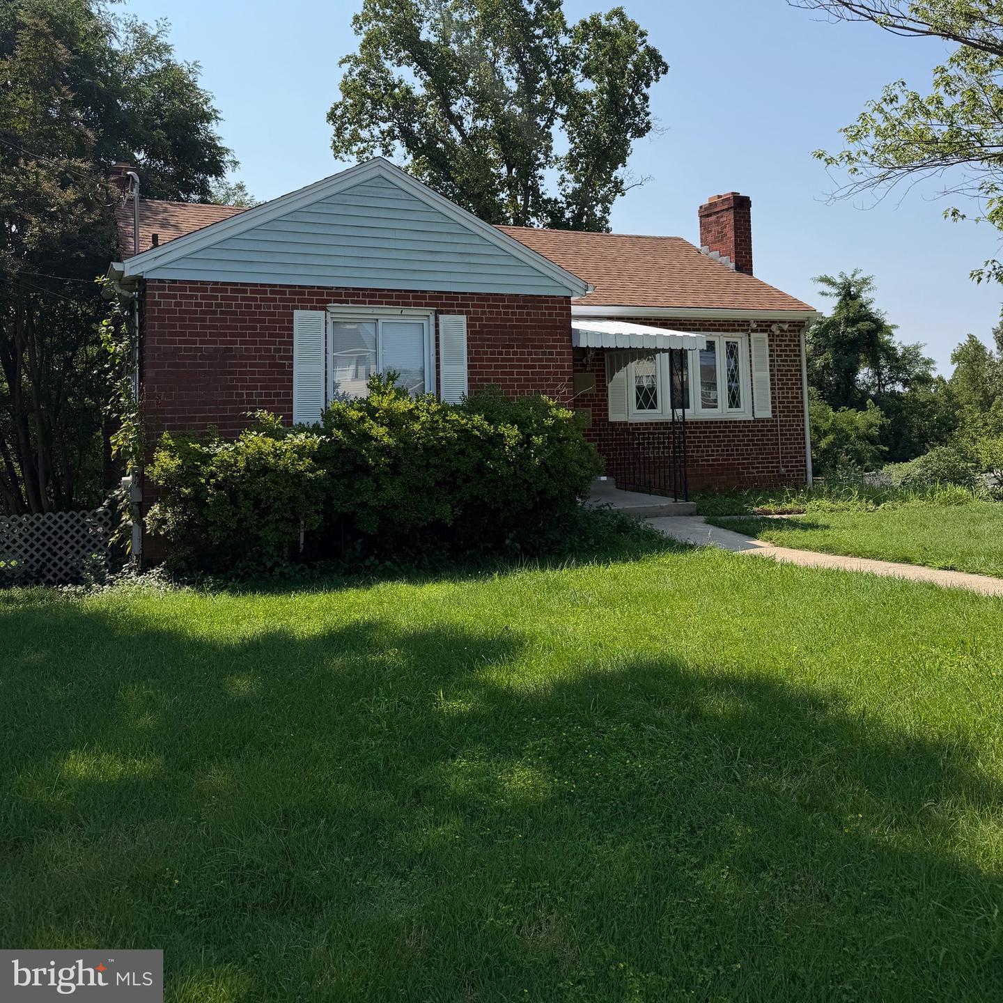 1729 IVERSON ST Property Photo 1