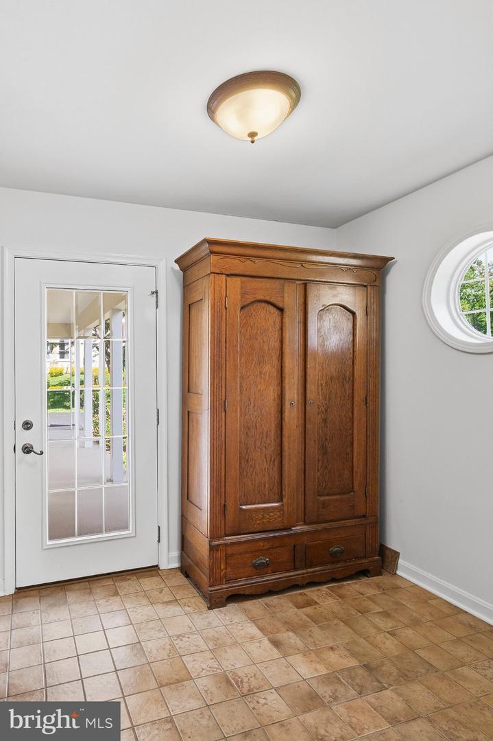12102 Lerner Pl Property Photo 5