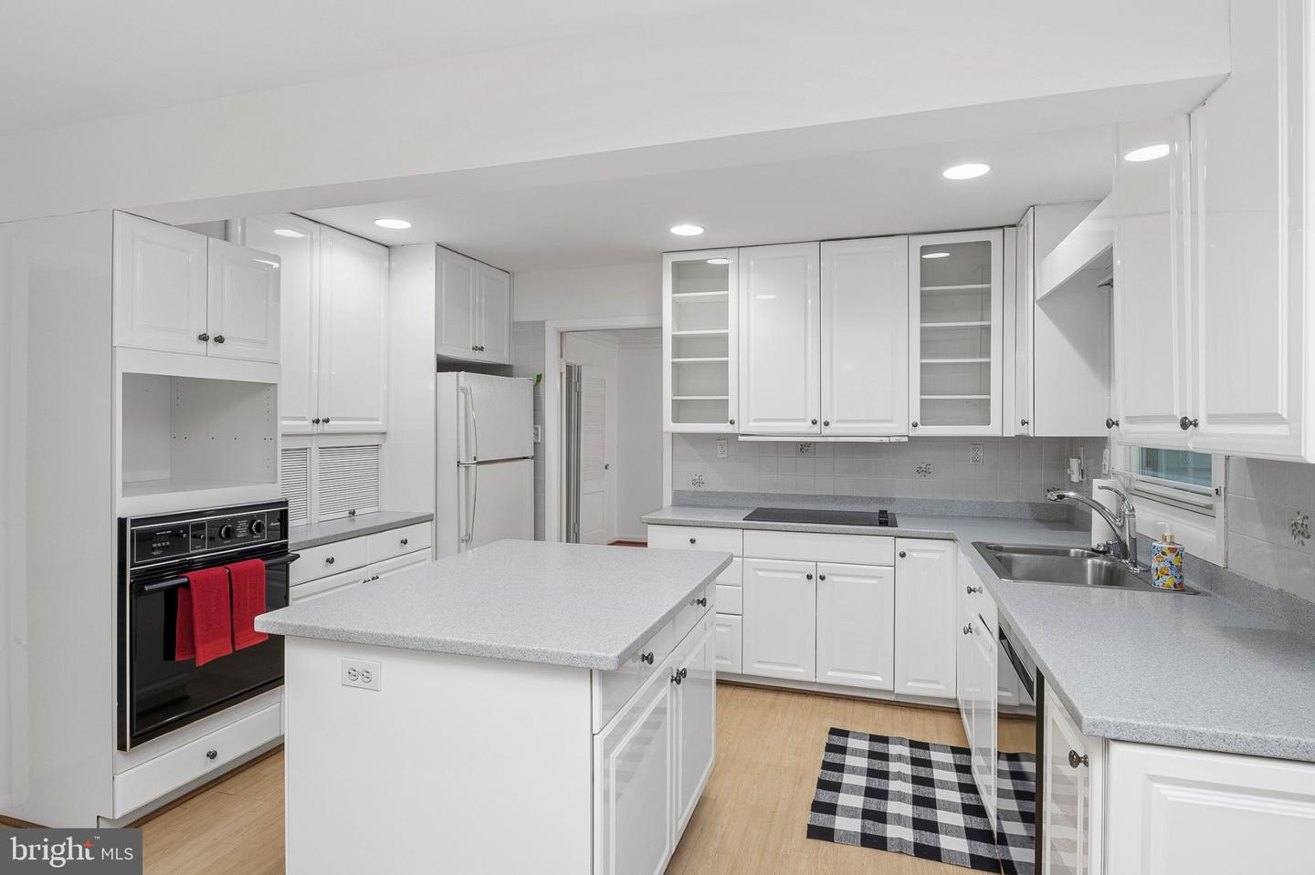 12102 Lerner Pl Property Photo 11