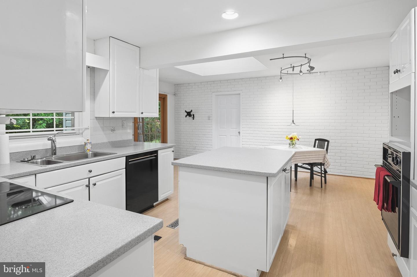12102 Lerner Pl Property Photo 13