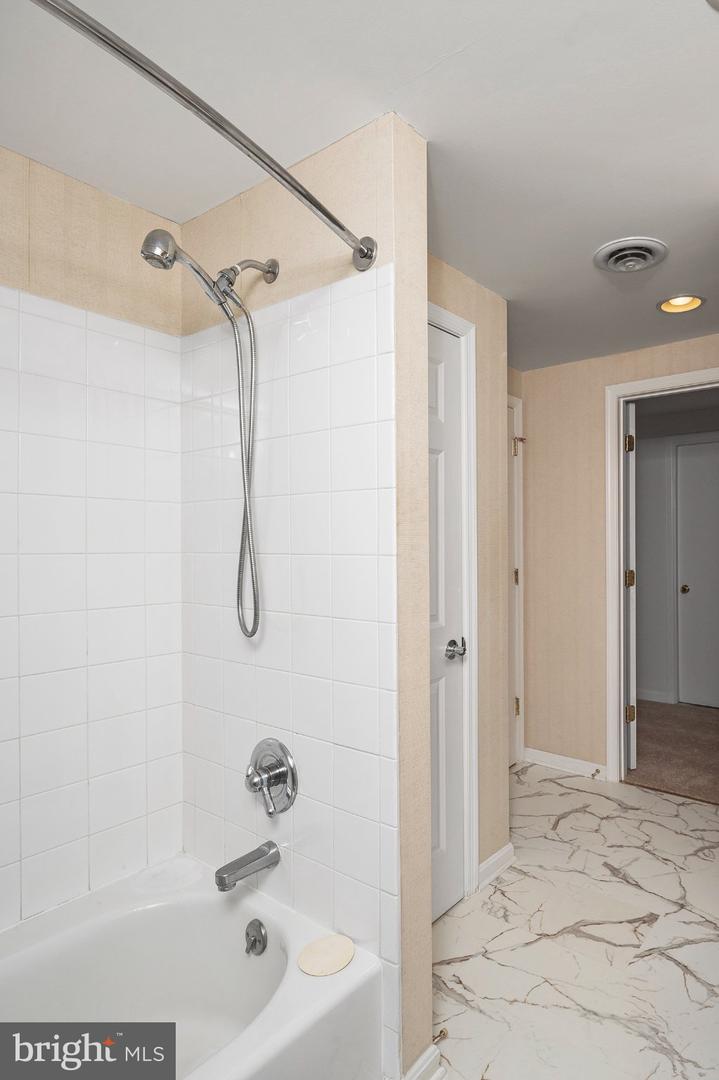 12102 Lerner Pl Property Photo 40
