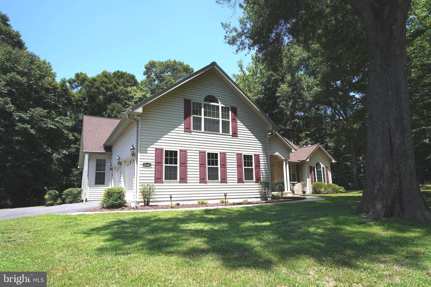 15401 Jamies Way Property Photo 5