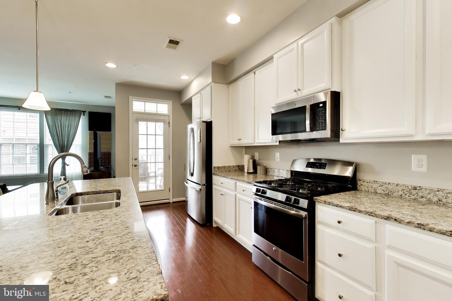 8111 Greenbelt Station Pkwy #302f Property Photo 11