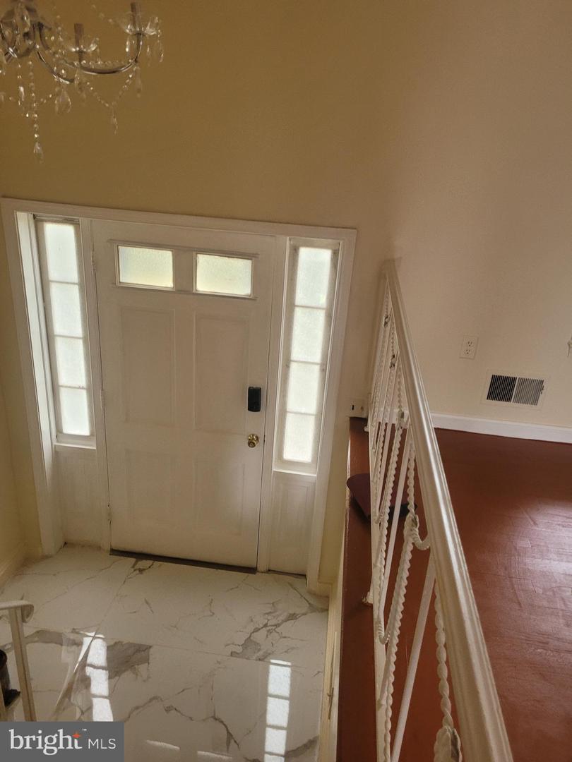 11801 Fairgreen Ln Property Photo 4