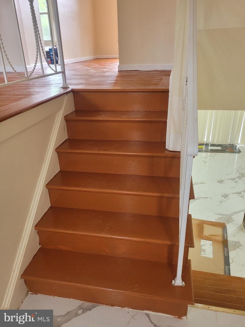 11801 Fairgreen Ln Property Photo 5
