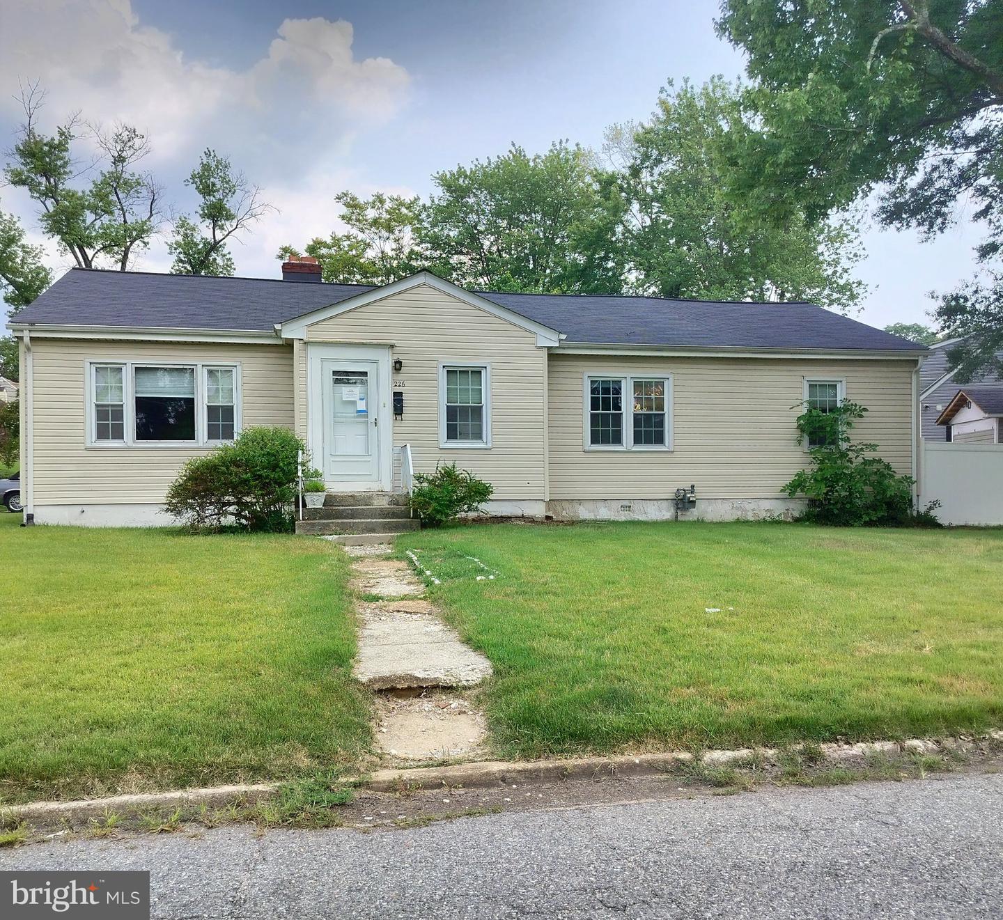 226 SENECA DR Property Photo 1