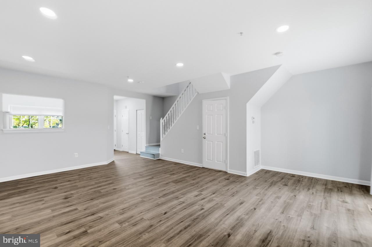 7008 Flag Harbor Dr Property Photo 15