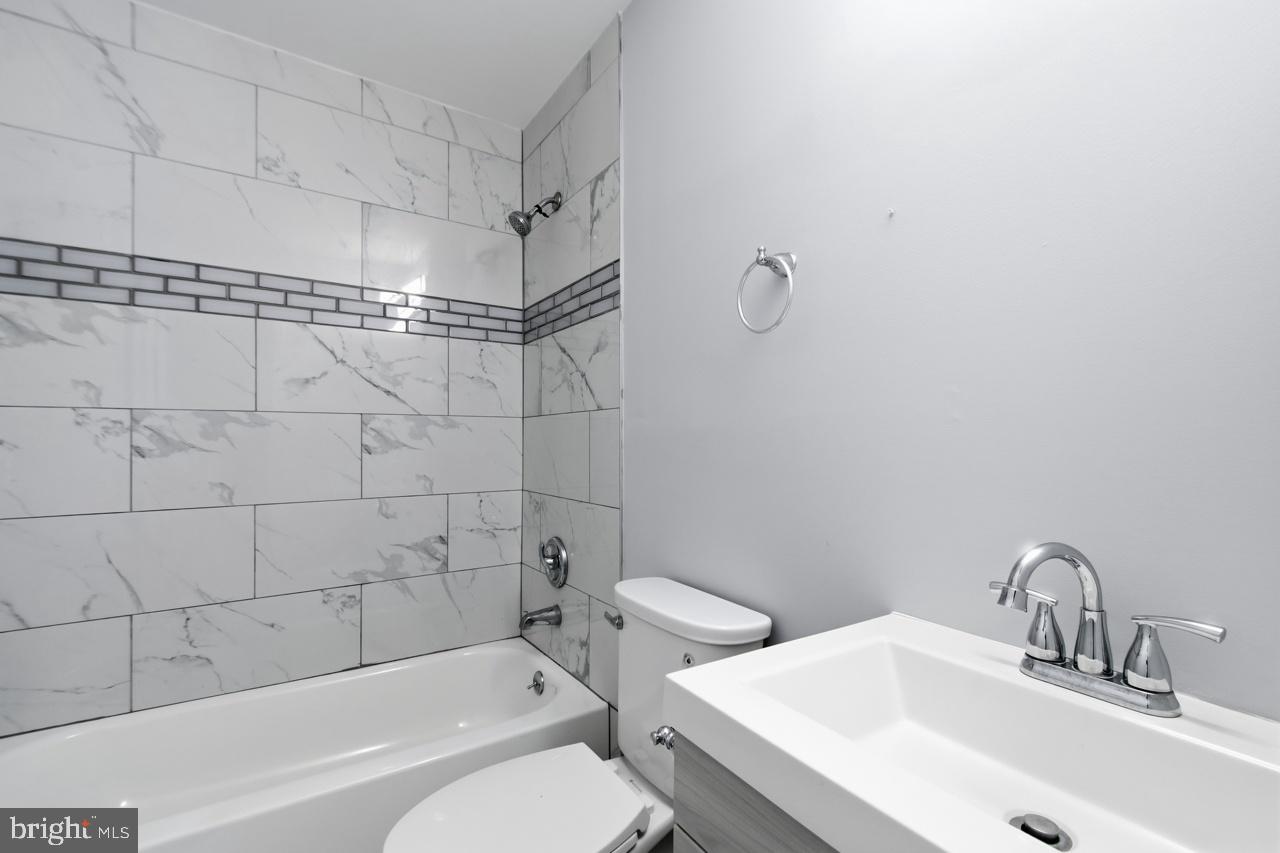 7008 Flag Harbor Dr Property Photo 26