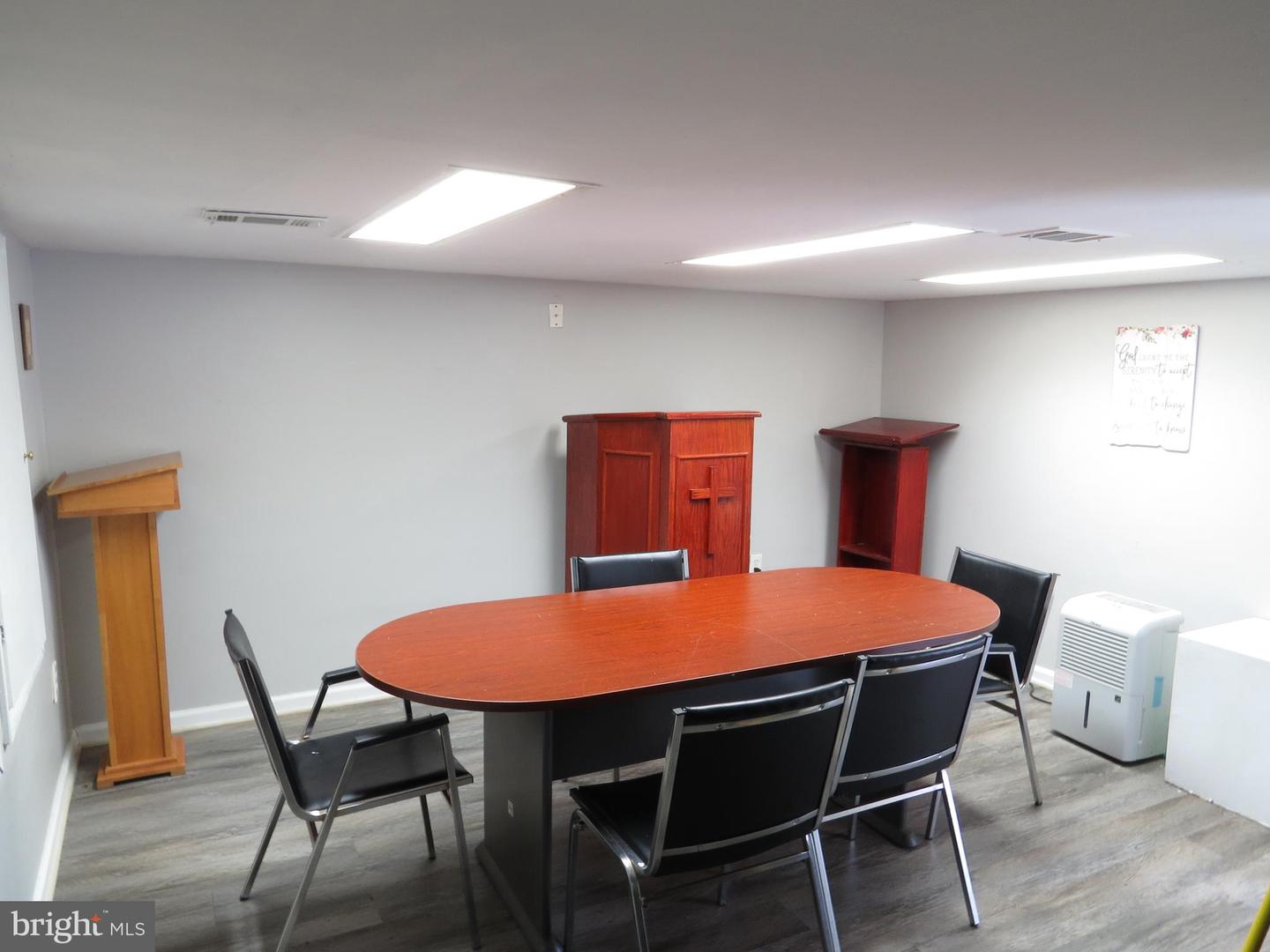 12809 10th St Property Photo 9