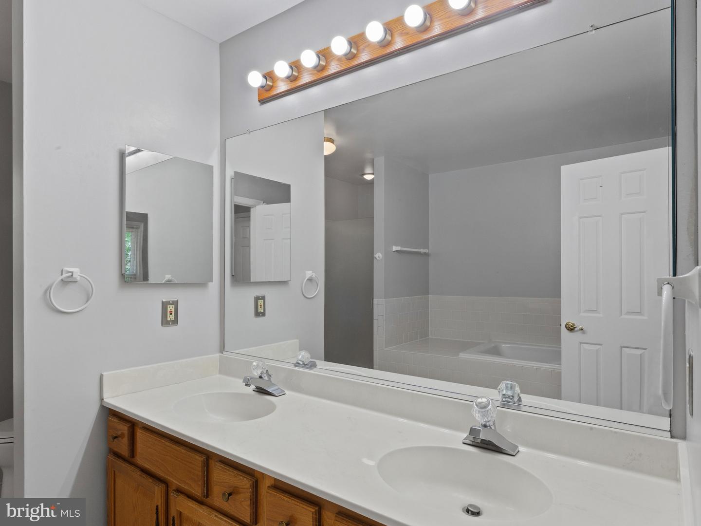 9320 Creekview Dr Property Photo 24