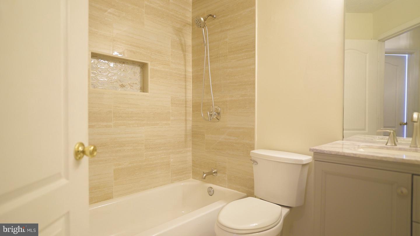 16417 Eves Ct Property Photo 7