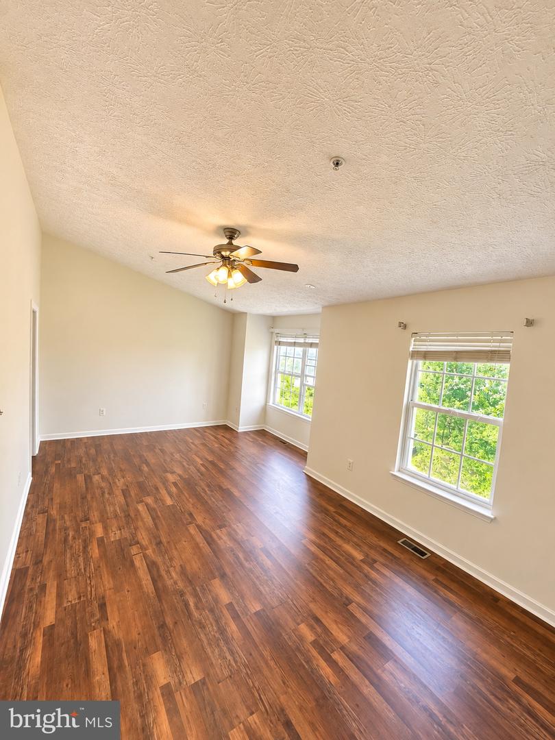 16417 Eves Ct Property Photo 8
