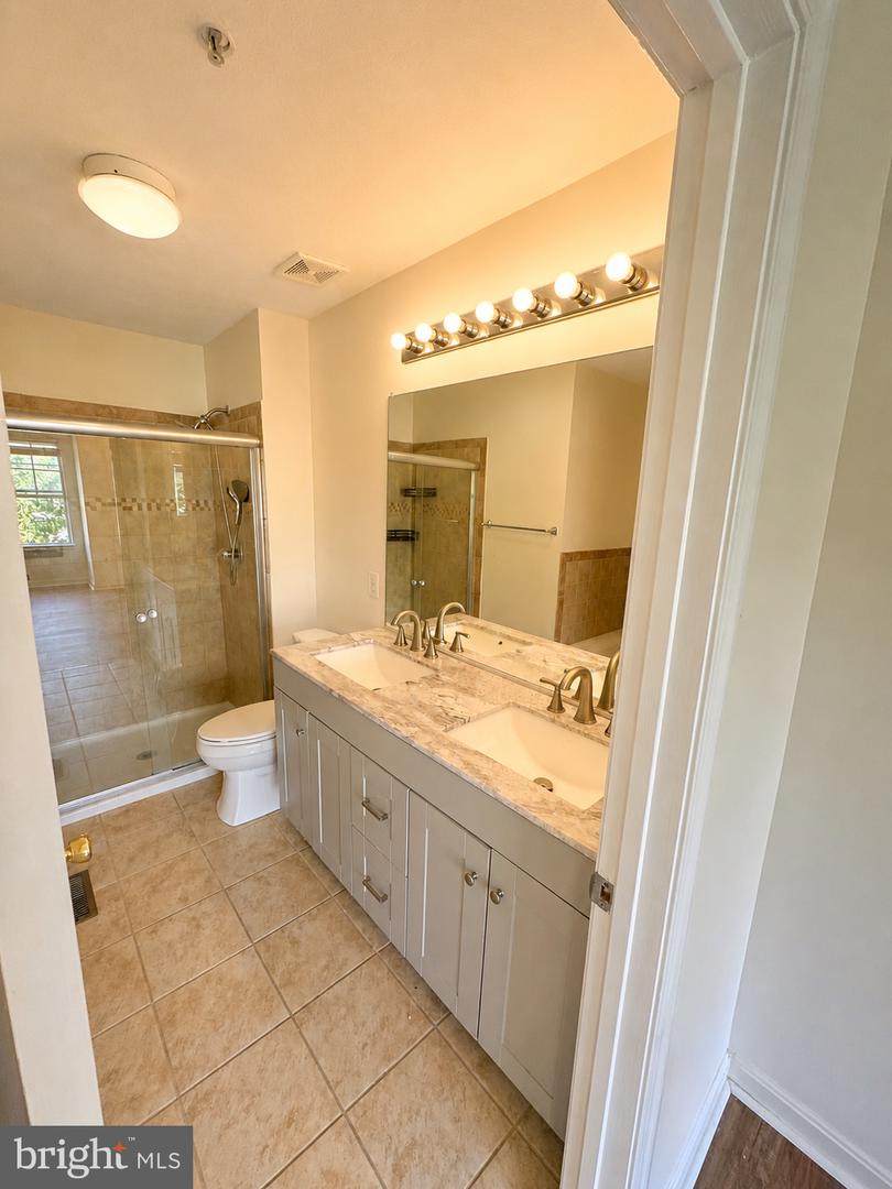 16417 Eves Ct Property Photo 10