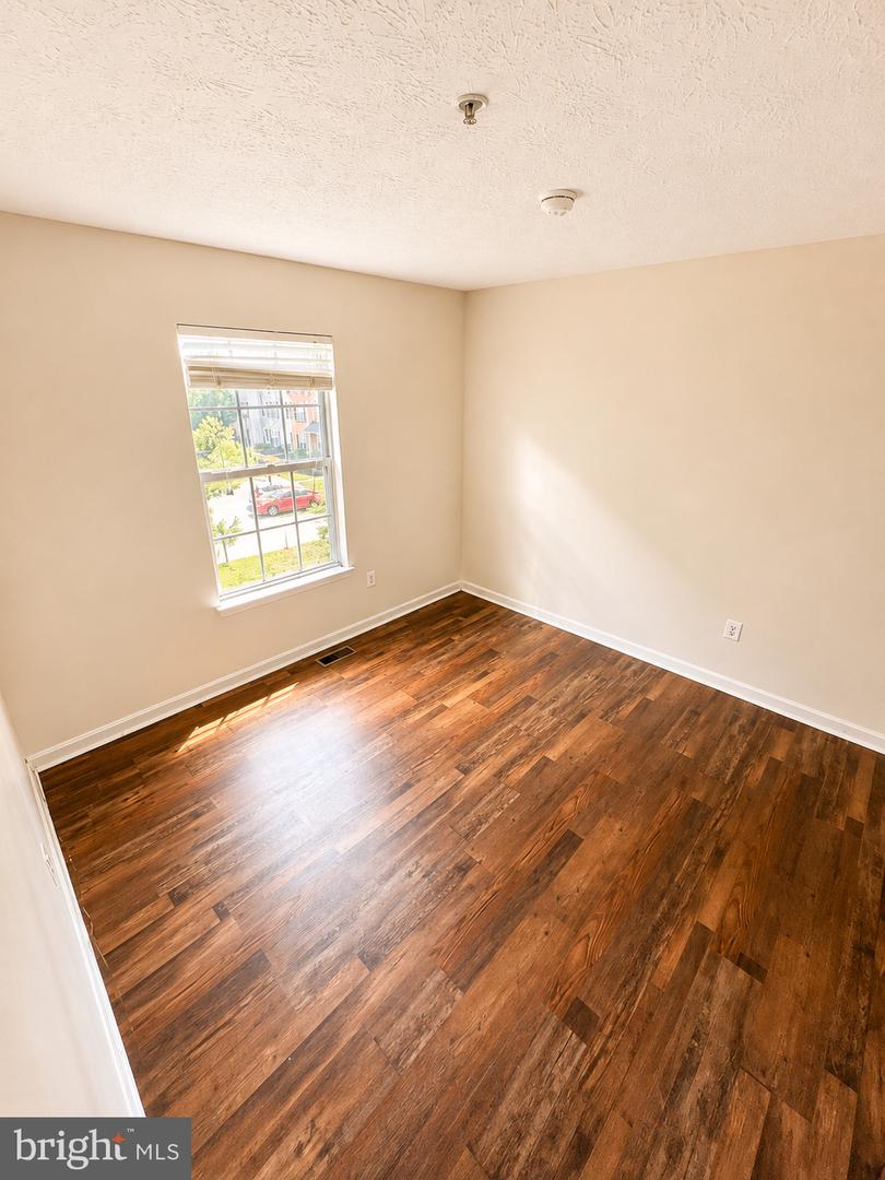 16417 Eves Ct Property Photo 11