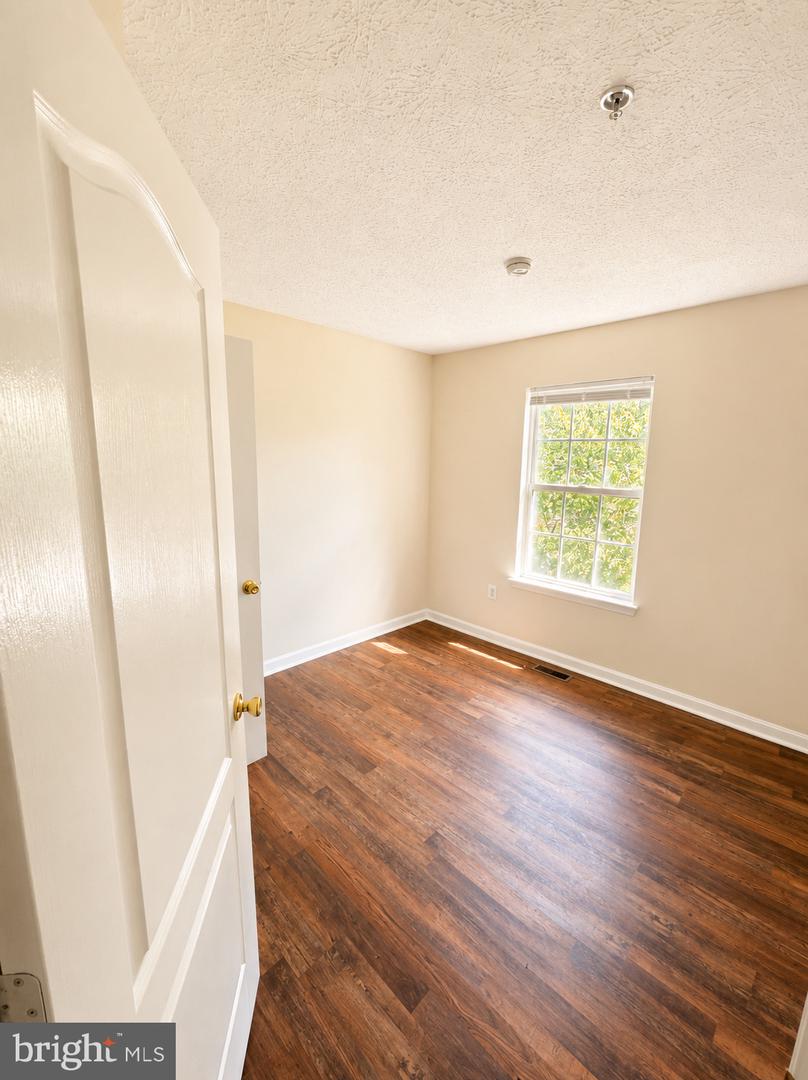 16417 Eves Ct Property Photo 13