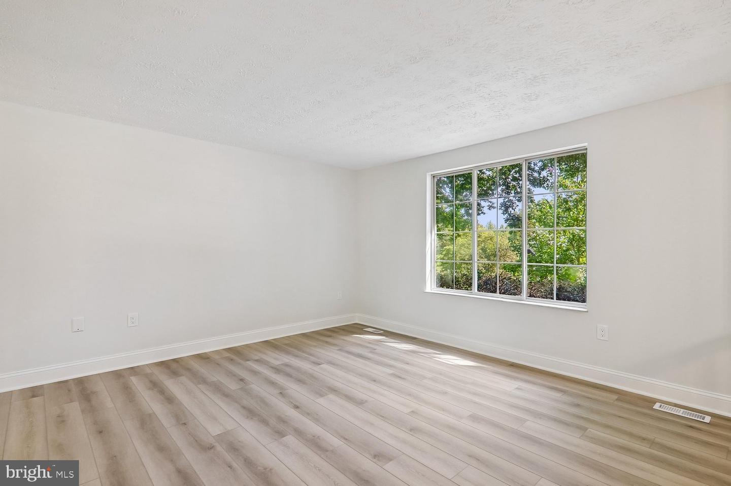 6612 Seward Rd Property Photo 6