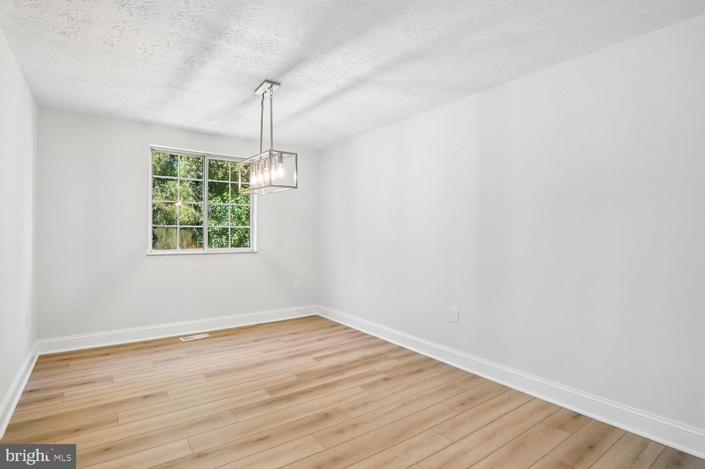 6612 Seward Rd Property Photo 10