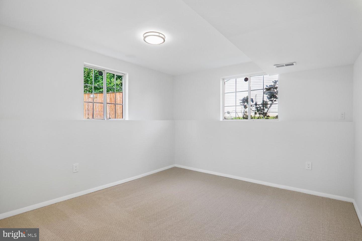 6612 Seward Rd Property Photo 35