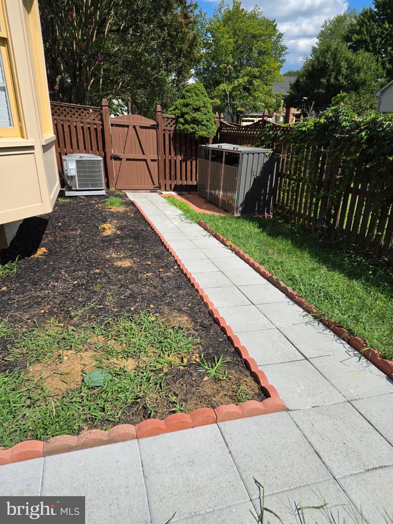 13811 Heatherstone Dr Property Photo 3