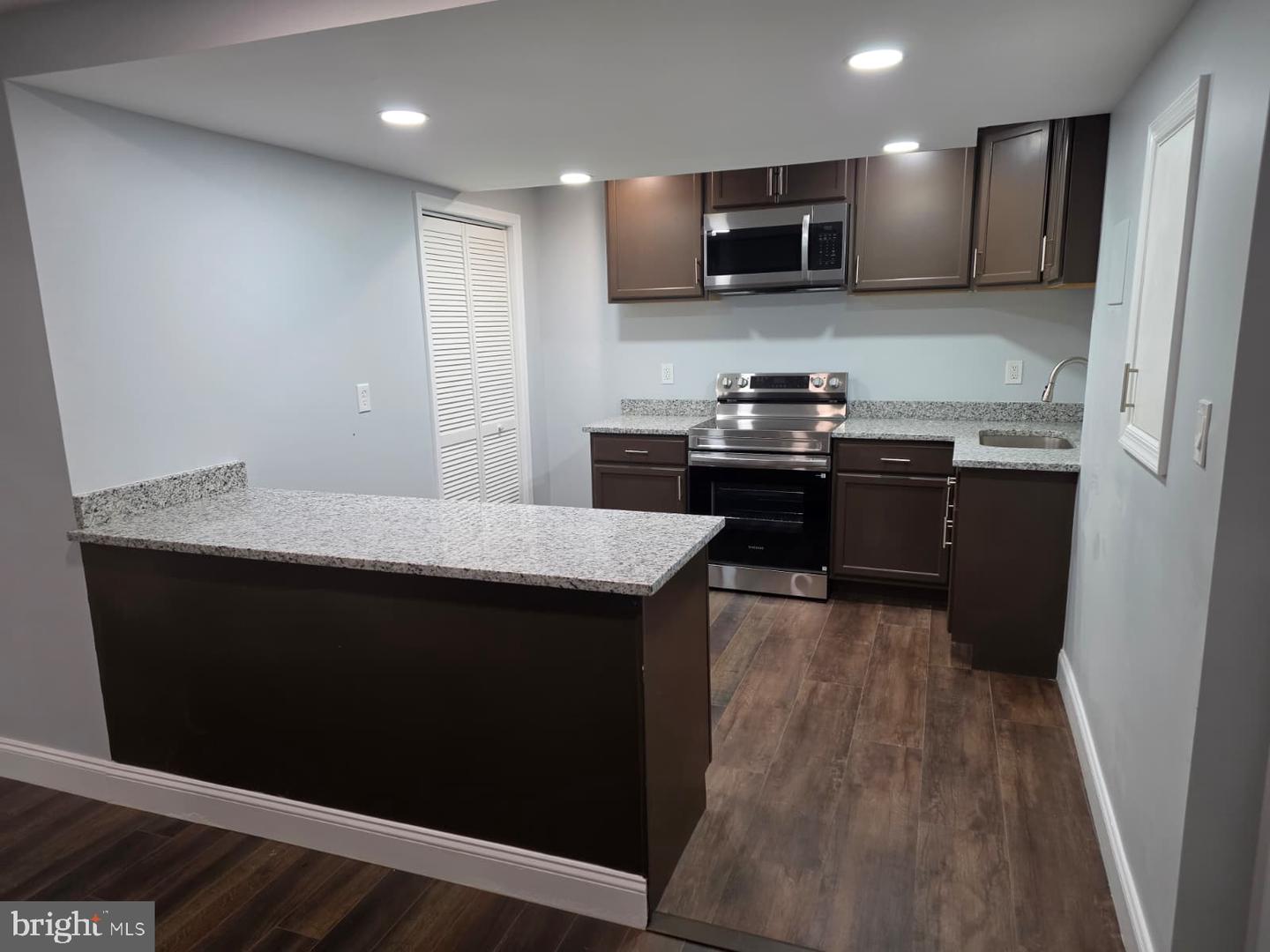 13811 Heatherstone Dr Property Photo 4