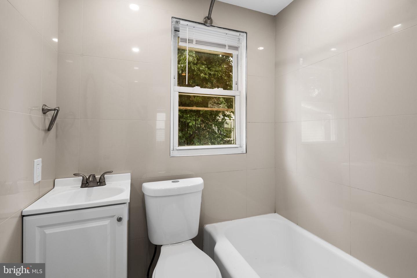 4004 Lawrence St Property Photo 10