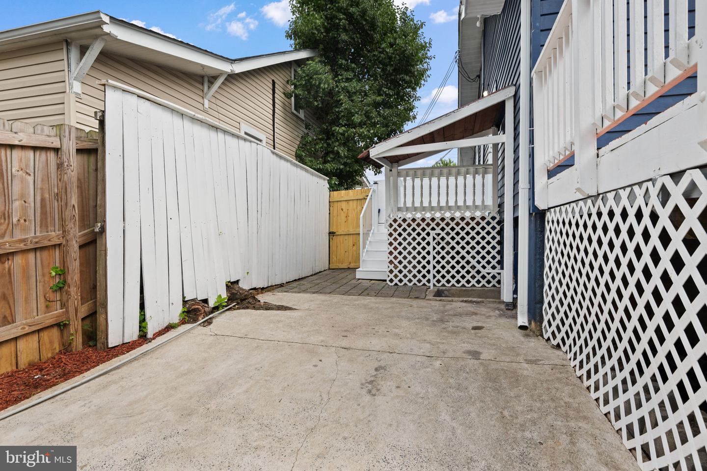 4004 Lawrence St Property Photo 33